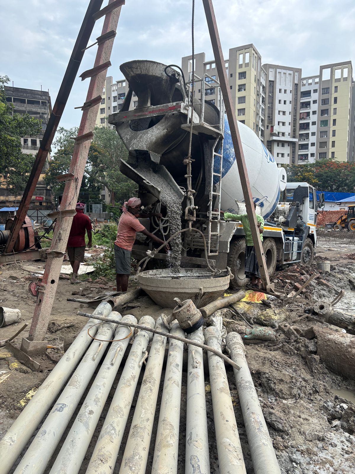 Concrete pour at Srijan Intellia site
