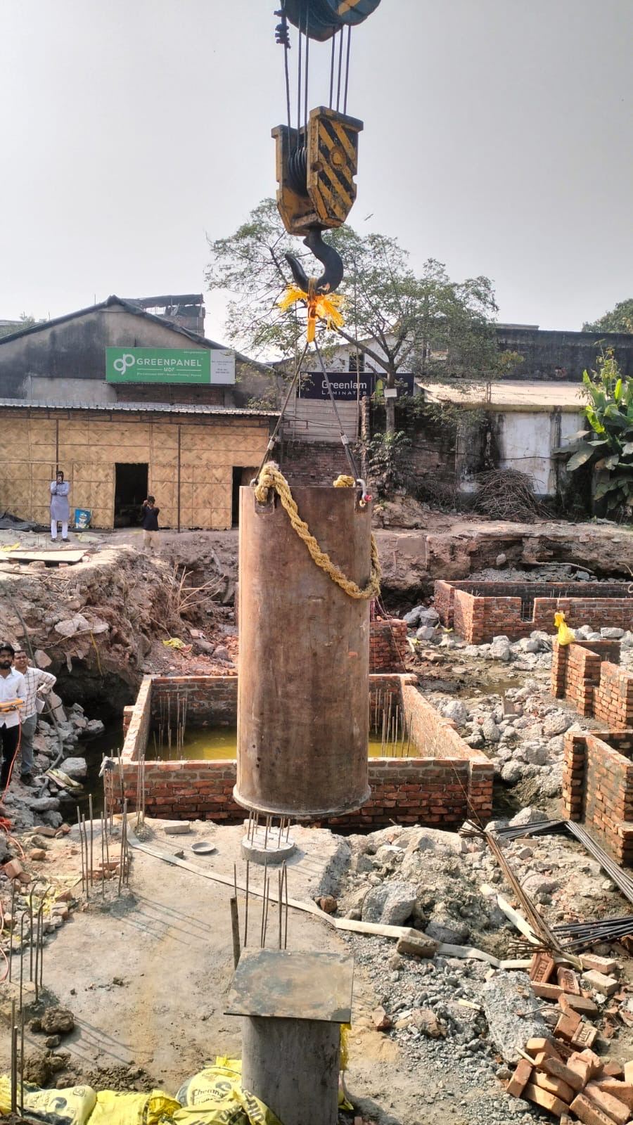 Dynamic load test — pile casing