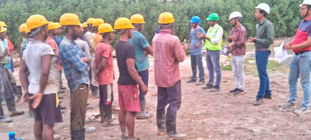 Mishra Piling team safety briefing — 300+ skilled workforce